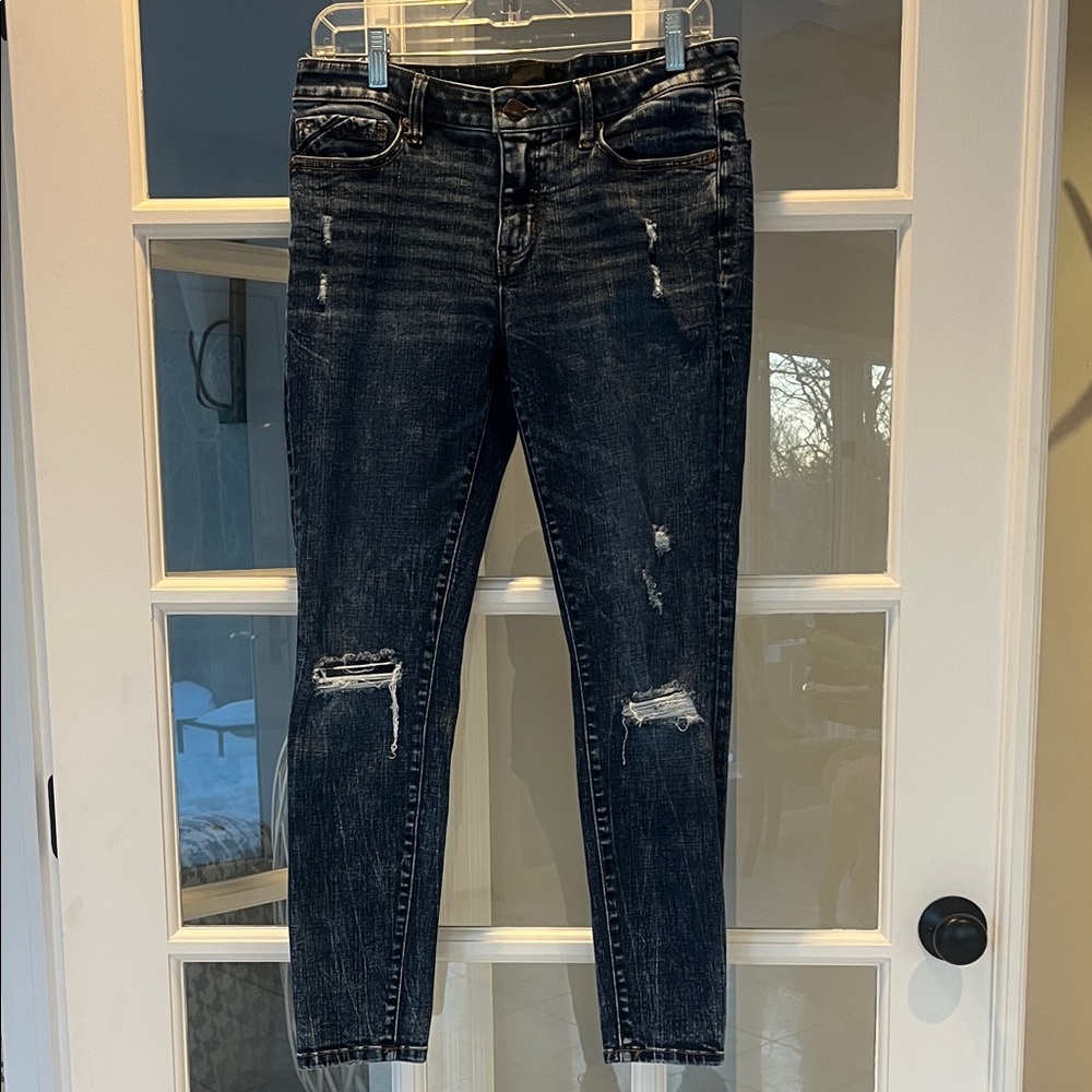 Buckle Black No. 53 Distressed Ankle Skinny Jean Size 28